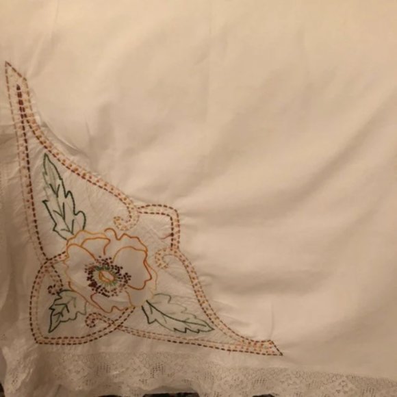 Vintage Embroidered Luncheon Cloth - Kitchen Tablecloth - Dining - Lace - Picture 3 of 10